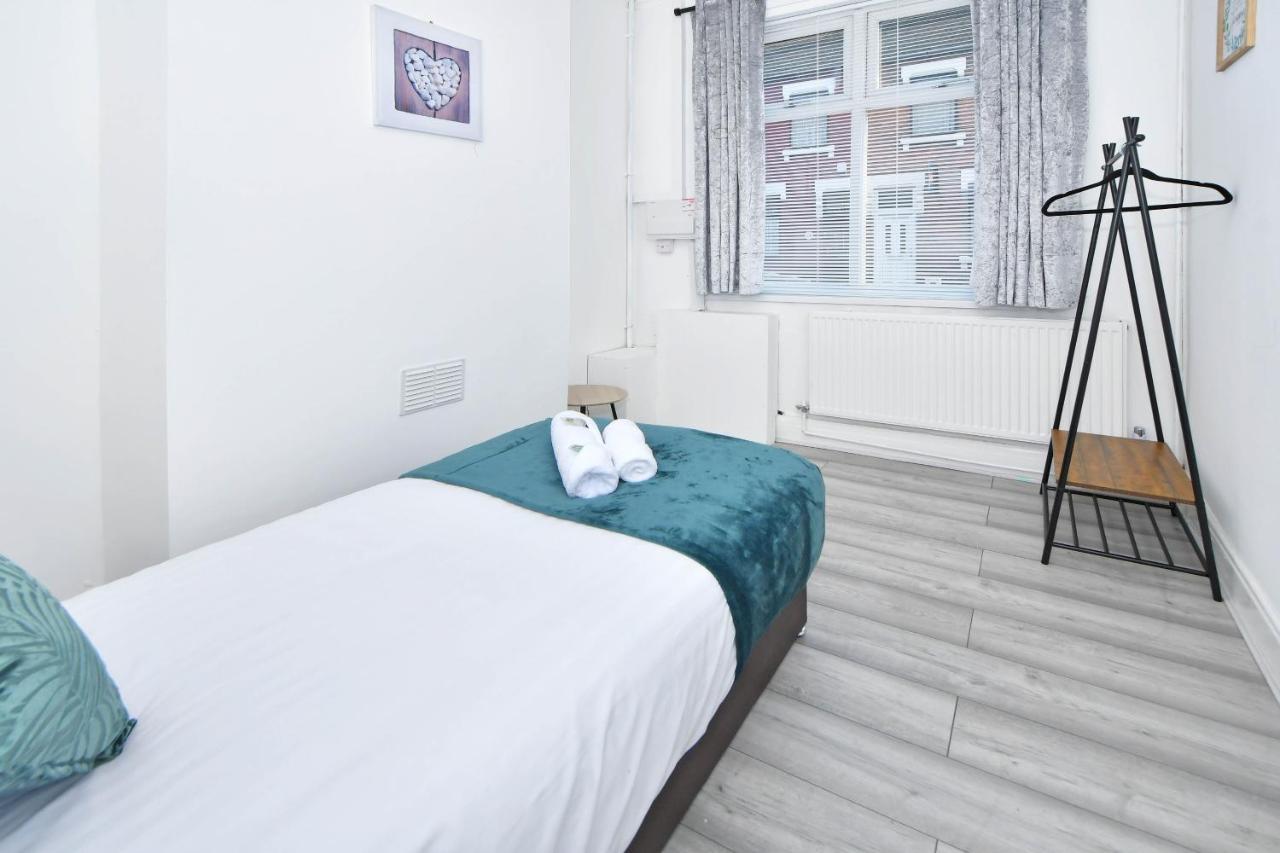 Vila Jane House, Superb 3 Bed House, Sleeps 6 Stoke-on-Trent Exteriér fotografie